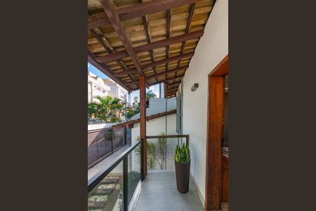 Casa à venda com 453m², 4 quartos e 2 vagas Casa à venda com 453m², 4 quartos e 2 vagasVaranda do Quarto 4