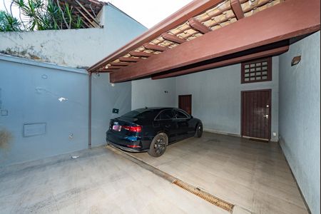 Casa à venda com 453m², 4 quartos e 2 vagas Casa à venda com 453m², 4 quartos e 2 vagasGaragem