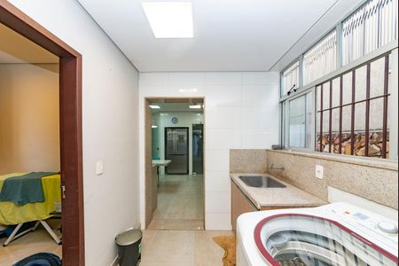 Casa à venda com 453m², 4 quartos e 2 vagas Casa à venda com 453m², 4 quartos e 2 vagasÁrea de Serviço