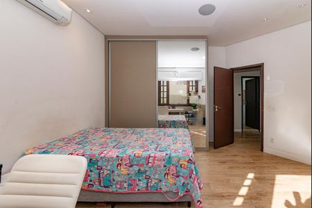 Casa à venda com 453m², 4 quartos e 2 vagas Casa à venda com 453m², 4 quartos e 2 vagasSuíte 2