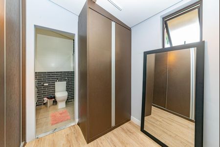Casa à venda com 453m², 4 quartos e 2 vagas Casa à venda com 453m², 4 quartos e 2 vagasCloset da suíte 1