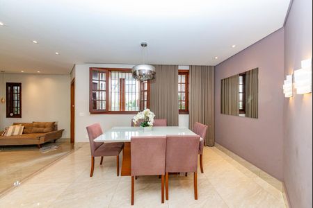 Casa à venda com 453m², 4 quartos e 2 vagas Casa à venda com 453m², 4 quartos e 2 vagasSala 2