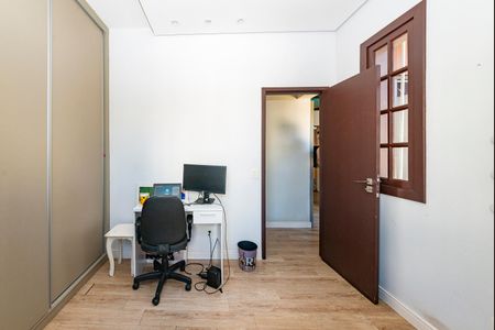 Casa à venda com 453m², 4 quartos e 2 vagas Casa à venda com 453m², 4 quartos e 2 vagasQuarto 3