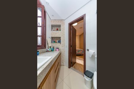 Casa à venda com 453m², 4 quartos e 2 vagas Casa à venda com 453m², 4 quartos e 2 vagasBanheiro da Suíte 2