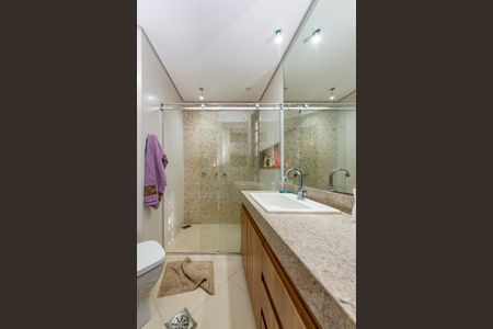 Casa à venda com 453m², 4 quartos e 2 vagas Casa à venda com 453m², 4 quartos e 2 vagasBanheiro da Suíte 2