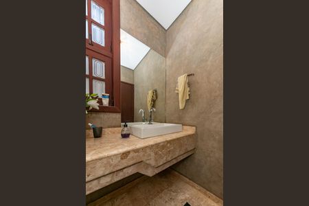 Casa à venda com 453m², 4 quartos e 2 vagas Casa à venda com 453m², 4 quartos e 2 vagasLavabo