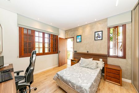 Casa à venda com 453m², 4 quartos e 2 vagas Casa à venda com 453m², 4 quartos e 2 vagasQuarto 4