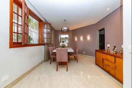 Casa à venda com 453m², 4 quartos e 2 vagas Casa à venda com 453m², 4 quartos e 2 vagasSala 2