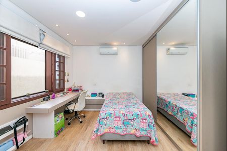 Casa à venda com 453m², 4 quartos e 2 vagas Casa à venda com 453m², 4 quartos e 2 vagasSuíte 2