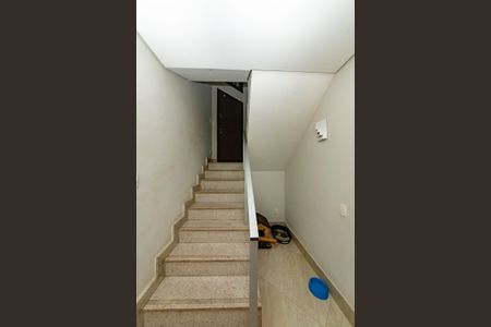 Casa à venda com 453m², 4 quartos e 2 vagas Casa à venda com 453m², 4 quartos e 2 vagasEscada