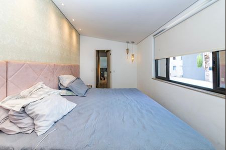 Casa à venda com 453m², 4 quartos e 2 vagas Casa à venda com 453m², 4 quartos e 2 vagasSuíte 1