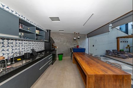 Casa à venda com 453m², 4 quartos e 2 vagas Casa à venda com 453m², 4 quartos e 2 vagasVaranda gourmet