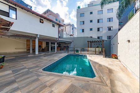 Casa à venda com 453m², 4 quartos e 2 vagas Casa à venda com 453m², 4 quartos e 2 vagasPiscina