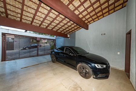 Casa à venda com 453m², 4 quartos e 2 vagas Casa à venda com 453m², 4 quartos e 2 vagasGaragem