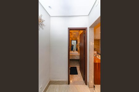 Casa à venda com 453m², 4 quartos e 2 vagas Casa à venda com 453m², 4 quartos e 2 vagasLavabo