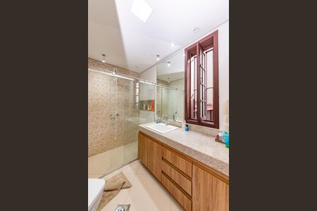 Casa à venda com 453m², 4 quartos e 2 vagas Casa à venda com 453m², 4 quartos e 2 vagasBanheiro da Suíte 2