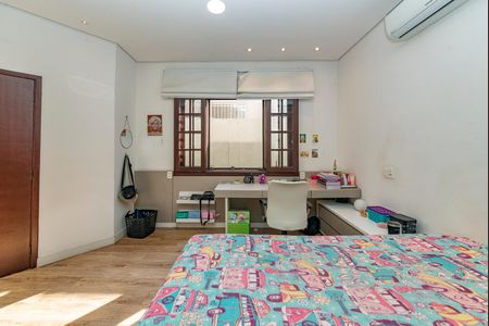 Casa à venda com 453m², 4 quartos e 2 vagas Casa à venda com 453m², 4 quartos e 2 vagasSuíte 2