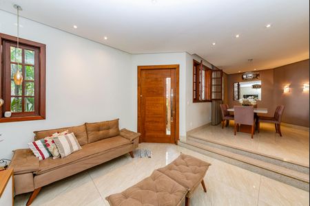 Casa à venda com 453m², 4 quartos e 2 vagas Casa à venda com 453m², 4 quartos e 2 vagasSala 1