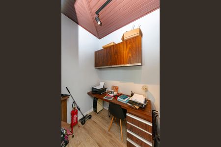 Casa à venda com 453m², 4 quartos e 2 vagas Casa à venda com 453m², 4 quartos e 2 vagasEscritório