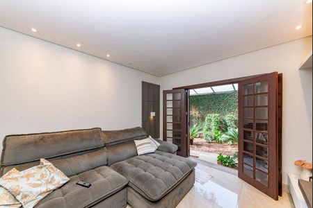 Casa à venda com 453m², 4 quartos e 2 vagas Casa à venda com 453m², 4 quartos e 2 vagasSala 3