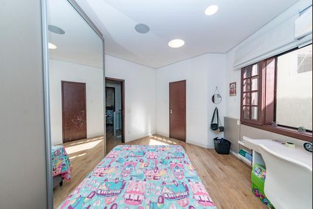 Casa à venda com 453m², 4 quartos e 2 vagas Casa à venda com 453m², 4 quartos e 2 vagasSuíte 2