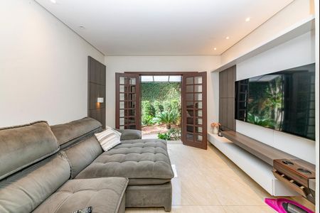 Casa à venda com 453m², 4 quartos e 2 vagas Casa à venda com 453m², 4 quartos e 2 vagasSala 3