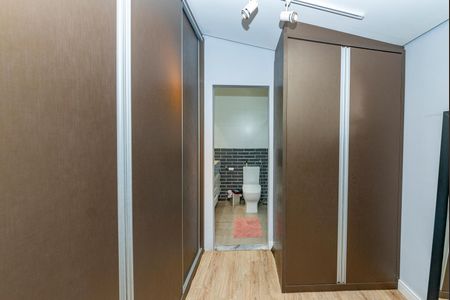 Casa à venda com 453m², 4 quartos e 2 vagas Casa à venda com 453m², 4 quartos e 2 vagasCloset da suíte 1