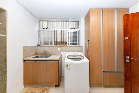 Casa à venda com 453m², 4 quartos e 2 vagas Casa à venda com 453m², 4 quartos e 2 vagasÁrea de Serviço