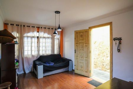 Casa à venda com 170m², 3 quartos e 2 vagasSala