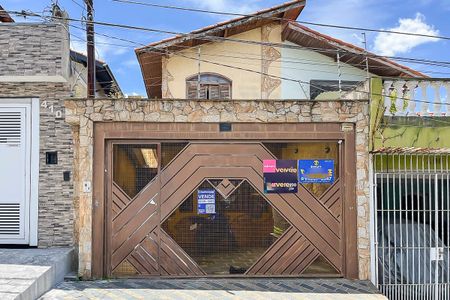 Casa à venda com 170m², 3 quartos e 2 vagasFachada + plaquinha