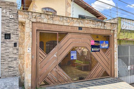 Casa à venda com 170m², 3 quartos e 2 vagasFachada + plaquinha