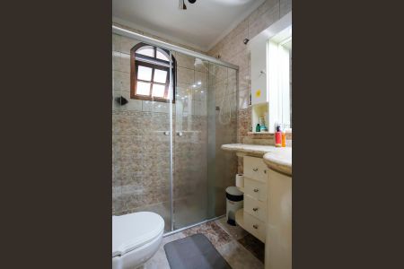 Casa à venda com 170m², 3 quartos e 2 vagasBanheiro