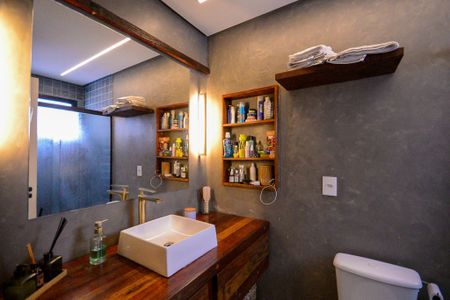 Apartamento à venda com 165m², 4 quartos e 3 vagasBanheiro do Quarto 2