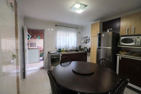 Casa à venda com 184m², 2 quartos e 2 vagas Casa à venda com 184m², 2 quartos e 2 vagasCozinha