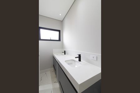 Casa de condomínio à venda com 200m², 4 quartos e sem vaga Casa de condomínio à venda com 200m², 4 quartos e sem vagaBanheiro do Quarto 1