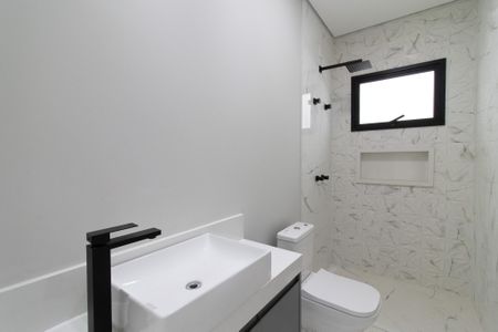 Casa de condomínio à venda com 200m², 4 quartos e sem vaga Casa de condomínio à venda com 200m², 4 quartos e sem vagaBanheiro do Quarto 2