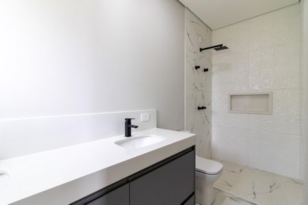 Casa de condomínio à venda com 200m², 4 quartos e sem vaga Casa de condomínio à venda com 200m², 4 quartos e sem vagaBanheiro do Quarto 1