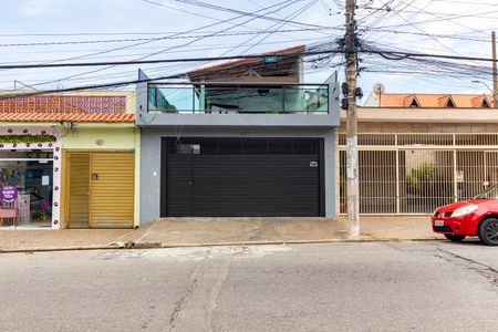 Casa à venda com 201m², 3 quartos e 2 vagas Casa à venda com 201m², 3 quartos e 2 vagasFachada
