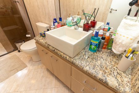 Casa à venda com 201m², 3 quartos e 2 vagas Casa à venda com 201m², 3 quartos e 2 vagasBanheiro da Suíte