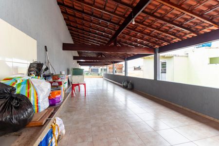 Casa à venda com 201m², 3 quartos e 2 vagas Casa à venda com 201m², 3 quartos e 2 vagasSalão
