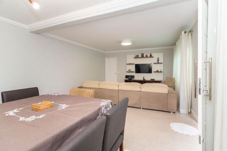 Casa à venda com 201m², 3 quartos e 2 vagas Casa à venda com 201m², 3 quartos e 2 vagasSala de Jantar