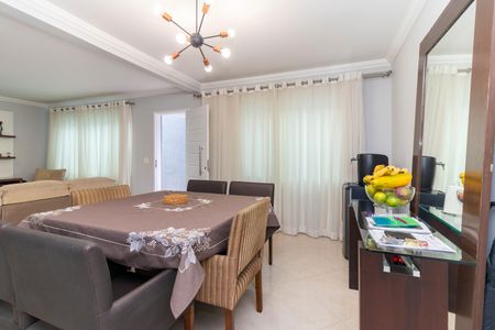 Casa à venda com 201m², 3 quartos e 2 vagas Casa à venda com 201m², 3 quartos e 2 vagasSala de Jantar