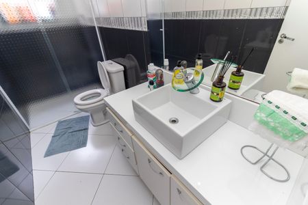Casa à venda com 201m², 3 quartos e 2 vagas Casa à venda com 201m², 3 quartos e 2 vagasBanheiro Social