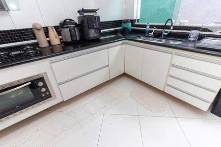 Casa à venda com 201m², 3 quartos e 2 vagas Casa à venda com 201m², 3 quartos e 2 vagasCozinha - Armários