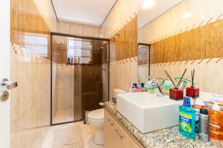 Casa à venda com 201m², 3 quartos e 2 vagas Casa à venda com 201m², 3 quartos e 2 vagasBanheiro da Suíte