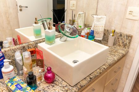 Casa à venda com 201m², 3 quartos e 2 vagas Casa à venda com 201m², 3 quartos e 2 vagasBanheiro da Suíte