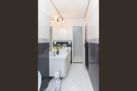 Casa à venda com 201m², 3 quartos e 2 vagas Casa à venda com 201m², 3 quartos e 2 vagasBanheiro Social