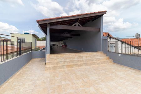 Casa à venda com 201m², 3 quartos e 2 vagas Casa à venda com 201m², 3 quartos e 2 vagasSacada