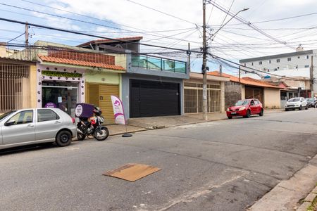 Casa à venda com 201m², 3 quartos e 2 vagas Casa à venda com 201m², 3 quartos e 2 vagasFachada