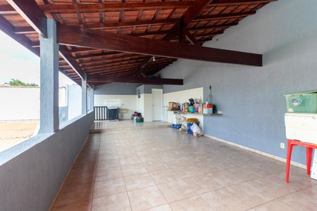 Casa à venda com 201m², 3 quartos e 2 vagas Casa à venda com 201m², 3 quartos e 2 vagasSalão